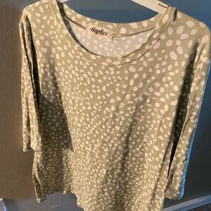 🐆✨ Haptics Leopard Print Top – Sage Green | Size Medium | NWT ✨🐆